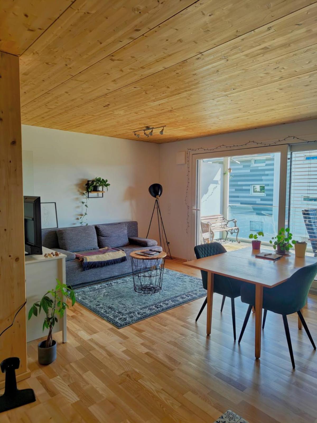 Charismatisch Und Gemuetlich In Guettingen, Nah Zum Buchensee Und Bodensee, Tolle Lage Apartment *